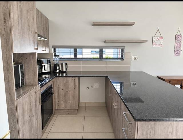 3 BEDROOM HOUSE FOR SALE IN THATCHFIELD